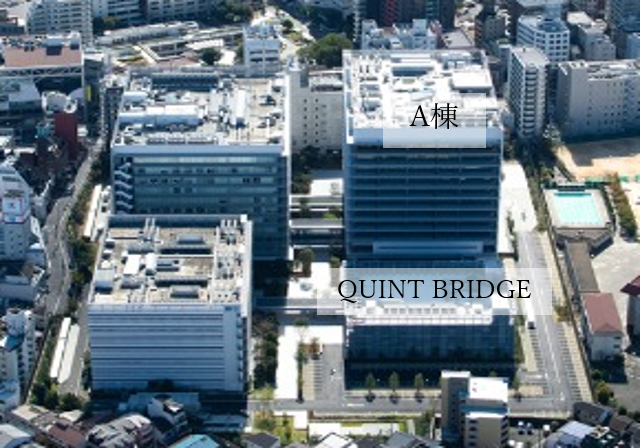 NTT WEST i-CAMPUS（A棟・QUINTBRIDGE）を上空から撮った写真